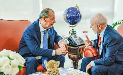Senador Omar Aziz, do Amazonas, e o presidente Lula, durante audiência no Palácio do Planalto