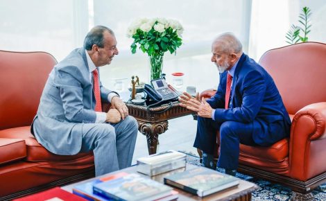 Senador Omar Aziz e o presidente Lula discutem questões da seca no Amazonas