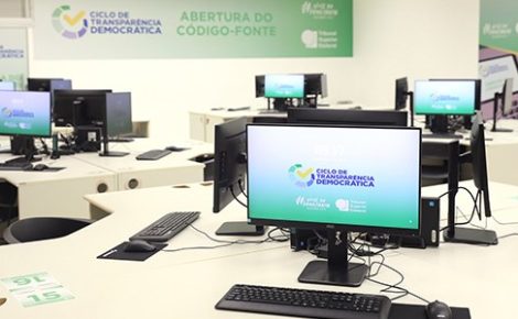 Código-fonte das urnas no TSE