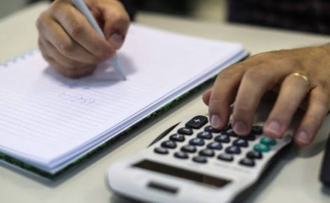Refis tem novo prazo para adesão. Contribuintes com débitos em atraso de ICMS e dívidas ativas não tributárias ganharam novo prazo para saldar suas dívidas e ficar em dia com a Receita Estadual do Paraná.  18/10/2019  -  Foto: Geraldo Bubniak/AEN