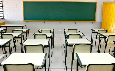 Contra a reforma da Previdência, professores anunciam que vão suspender aulas em Manaus