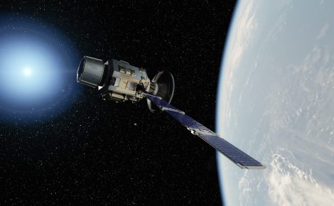 O estudo sugere que o aumento das temperaturas na Terra reduz a densidade da atmosfera superior, afetando diretamente a dinâmica dos satélites e o gerenciamento de detritos espaciais. (Foto: reprodução).