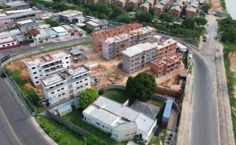 De acordo com o secretário, o Prosamin+ deve reassentar 2,7 mil famílias de áreas de risco de alagação (Foto: Tiago Corrêa/Sedurb)