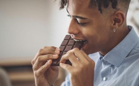 sonhar-comendo-chocolate-no-mundo-espiritual-1200x720