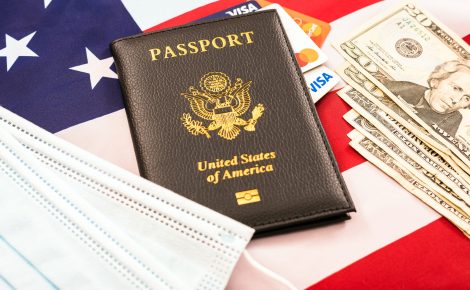 Mudanças na renovação do visto americano impõem mais exigências para brasileiros.