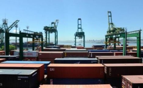 Legislação atual garante restituição de créditos às empresas exportadoras, mas tributação na origem e estados dificultam ressarcimento ao setor produtivo. (Foto: Tânia Rêgo/Agência Brasil)
