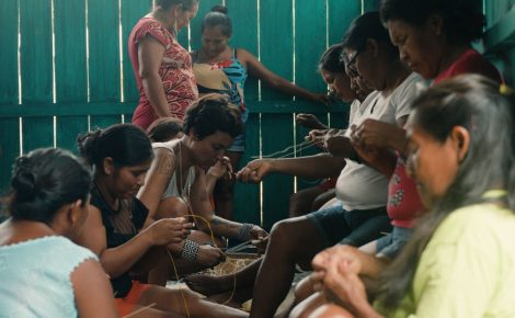 Amanda Santana participa de atividade com mulheres indígenas do Alto Rio Negro durante encontro comunitário