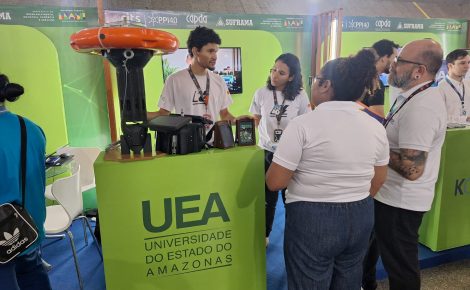 Estudantes da UEA demonstram os projetos Curupira e Iara, com sensores para monitorar desmatamento e qualidade da água na Amazônia